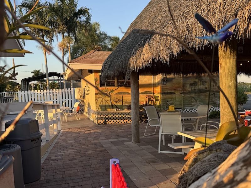 Everglades Gator Grill interior